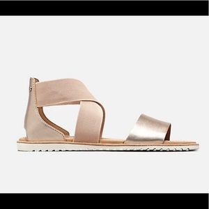 NEVER WORN!!! Sorel Ella Sandal- Warm Gold